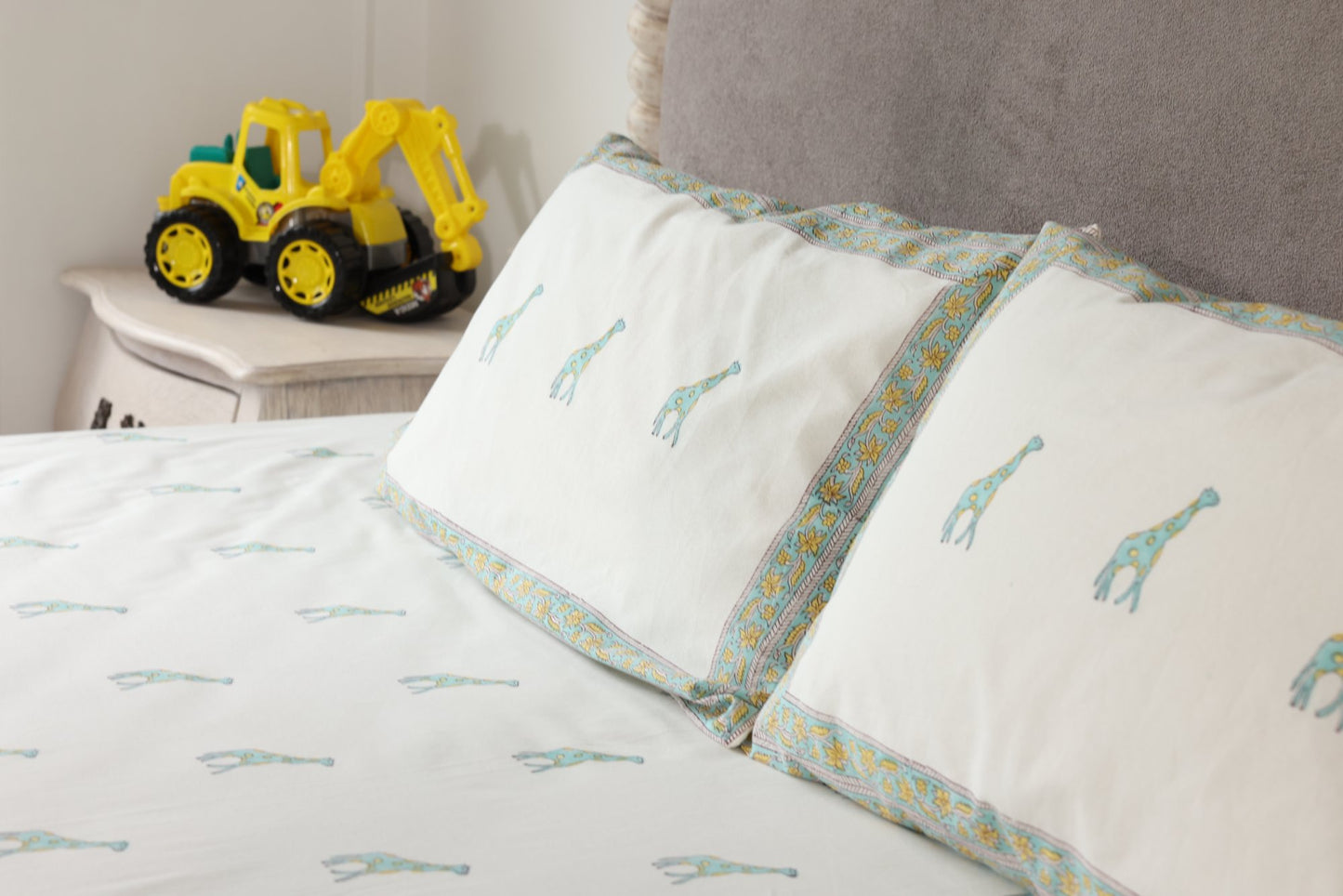 Blue Giraffe Bedsheet