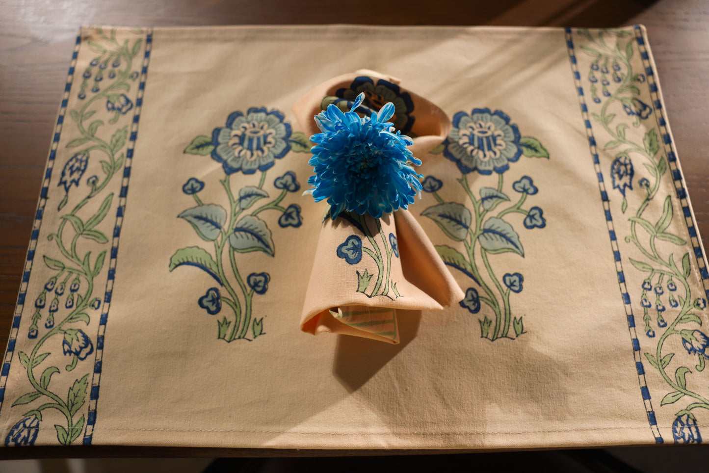 Table Linen with Napkins- The Azure Blooms