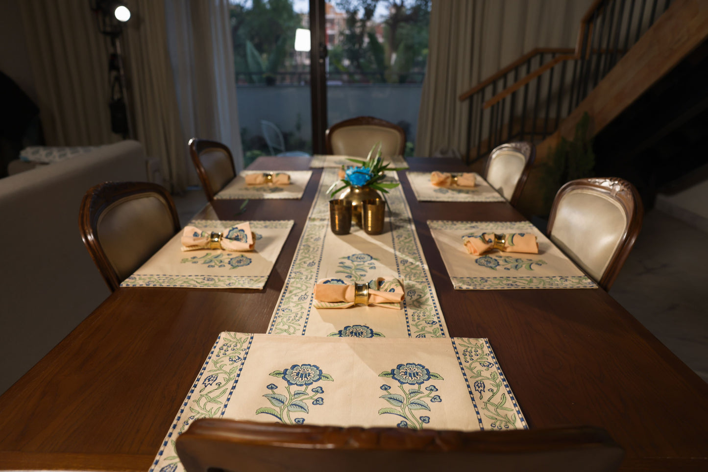 Table Linen with Napkins- The Azure Blooms
