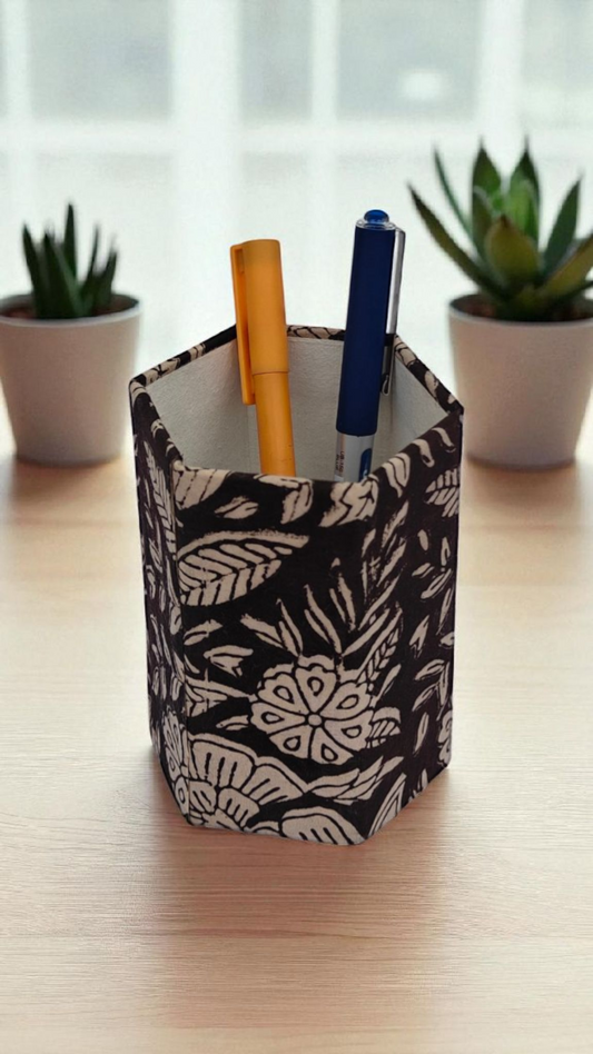 Pen Stand Black